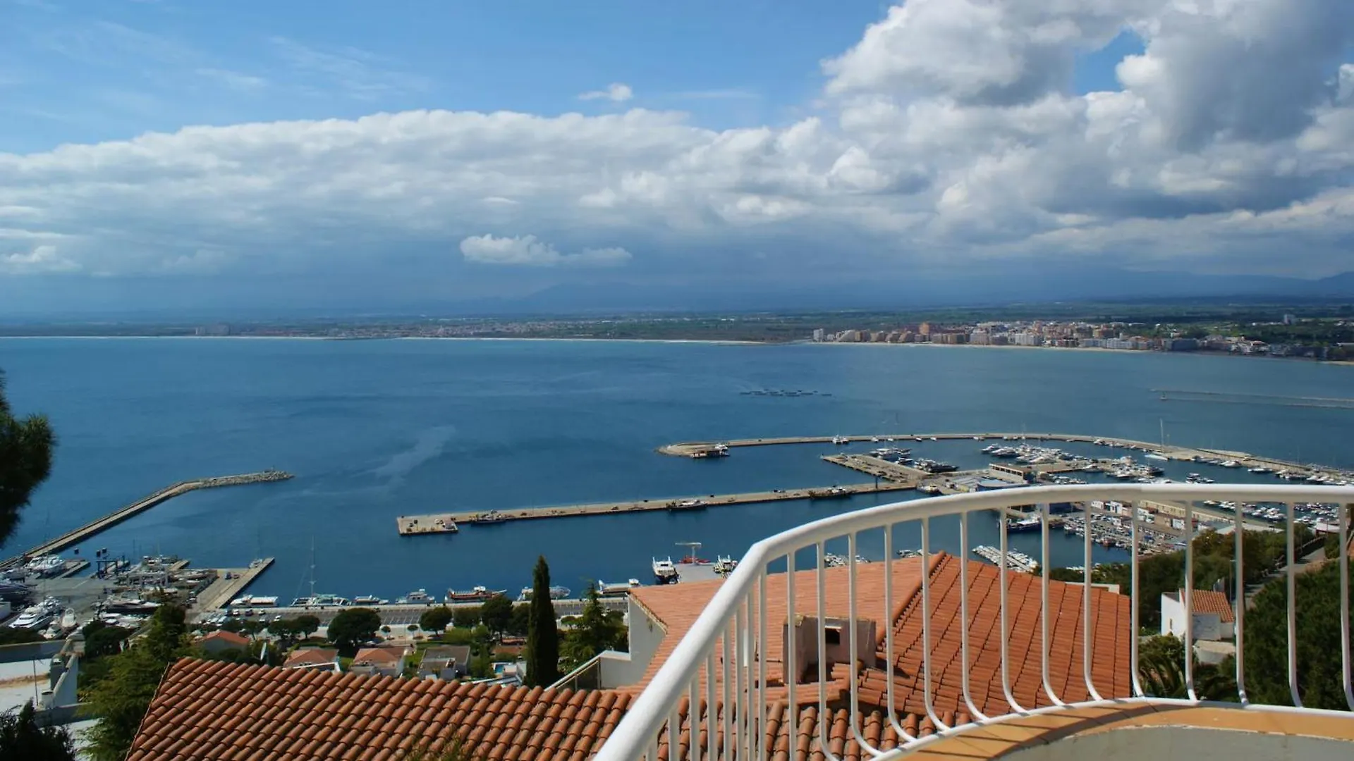 Apartamento Casa Linda Con Vistas Espectaculares Roses 0*,  Spain